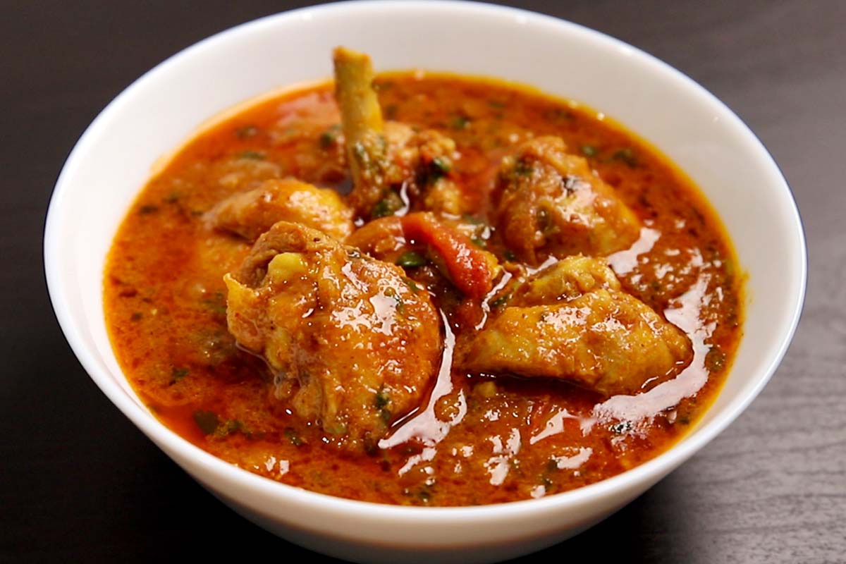 Chicken curry  ( চিকেন কারি )